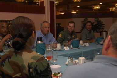 [Assignment: 48-DPA-SOI_K_Guam_6-6-7-07] Pacific Islands Tour: Visit of Secretary Dirk Kempthorne [and aides] to Guam, U.S. Territory [48-DPA-SOI_K_Guam_6-6-7-07__DI12234.JPG]