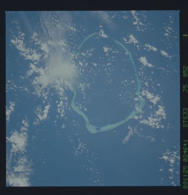 S33-75-052 - STS-033 - STS-33 earth observations