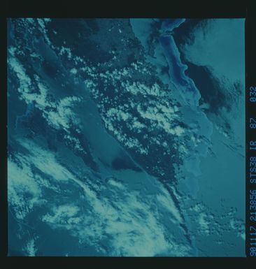 S38-87-032 - STS-038 - STS-38 earth observations