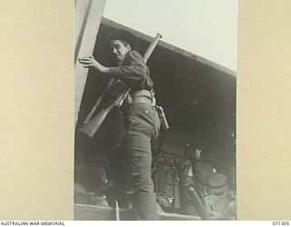 DUMPU, RAMU VALLEY, NEW GUINEA, 1944-03-21. A MEMBER OF THE 2/6TH CAVALRY COMMANDO SQUADRON BOARDING A TRANSPORT AIRCRAFT AT DUMPU AIRSTRIP BOUND FOR AUSTRALIA. THE UNIT HAS BEEN IN THE VALLEY ..