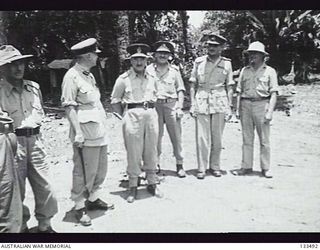 LAE, NEW GUINEA. 1943-10-01. A GROUP OF OFFICERS WHO TOOK PART IN A CONFERENCE AT HEADQUARTERS, 5TH AUSTRALIAN DIVISION. SHOWN: LIEUTENANT GENERAL MACKAY; LIEUTENANT GENERAL HERRING; MAJOR GENERAL ..