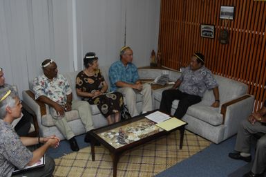 [Assignment: 48-DPA-SOI_K_Pohnpei_6-10-11-07] Pacific Islands Tour: Visit of Secretary Dirk Kempthorne [and aides] to Pohnpei Island, of the Federated States of Micronesia [48-DPA-SOI_K_Pohnpei_6-10-11-07__DI13696.JPG]