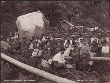 Women and girls of Merelava on the landing rock, Banks Islands, 1906 / J.W. Beattie