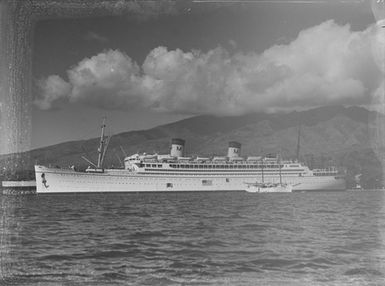 ["Mariposa" passenger liner next to yacht]