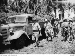 BONIS PENINSULA, BOUGAINVILLE. 1945-09-15. DURING SURRENDER DISCUSSIONS AT JAPANESE NAVAL HEADQUARTERS, BONIS PENINSULA, THE AUSTRALIAN SURRENDER PARTY, MEMBERS OF HEADQUARTERS 2 CORPS, MOVED ..