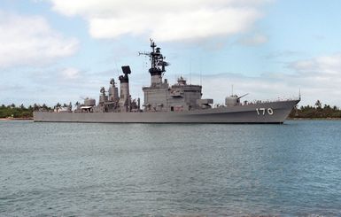 A starboard bow view of the Japanese destroyer SAWAKAZE (DD 170) underway during Exercise RIMPAC '86