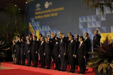 Barack Obama joins Asia Pacific Economic Cooperation Summit leaders for a photo in Manila, Philippines, November 19, 2015