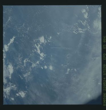 S30-85-086 - STS-030 - STS-30 earth observations