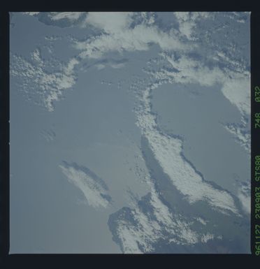 STS080-748-032 - STS-080 - Earth observations taken from Space Shuttle Columbia during STS-80 mission