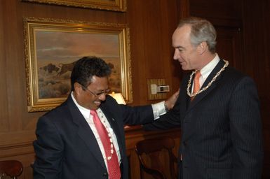 [Assignment: 48-DPA-02-25-08_SOI_K_Pres_Palau] Secretary Dirk Kempthorne [meeting at Main Interior] with government delegation from the Republic of Palau, [led by Palau President Tommy Remengesau. Secretary Kempthorne and President Remengesau discussed, among other subjects, the possibility of creating a National Heritage Area on the Palau island of Peleliu, along with the upcoming Review of the Palau-U.S. Compact of Free Association.] [48-DPA-02-25-08_SOI_K_Pres_Palau_IOD_1065.JPG]