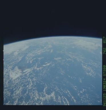 STS080-762-017 - STS-080 - Earth observations taken from Space Shuttle Columbia during STS-80 mission