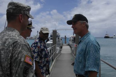 [Assignment: 48-DPA-SOI_K_Kwajalein_6-11-07] Pacific Islands Tour: Visit of Secretary Dirk Kempthorne [and aides] to Kwajalein Atoll, of the Republic of Marshall Islands [48-DPA-SOI_K_Kwajalein_6-11-07__DI14274.JPG]