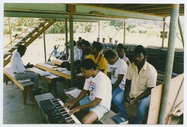 Worshippers at Kainantu