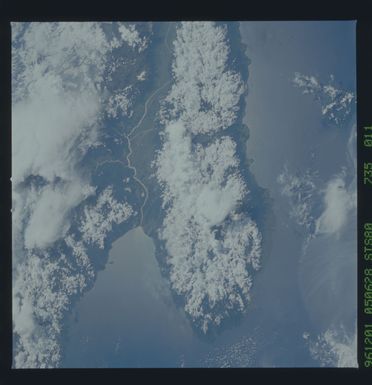 STS080-735-011 - STS-080 - Earth observations taken from Space Shuttle Columbia during STS-80 mission