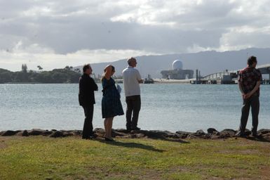 [Assignment: 48-DPA-09-30-08_SOI_K_NPS_Arizona] Visit of Secretary Dirk Kempthorne and aides to the U.S.S. Arizona Memorial, Pearl Harbor, Honolulu, Hawaii, [for tours, discussions with local officials] [48-DPA-09-30-08_SOI_K_NPS_Arizona_DOI_0930.JPG]