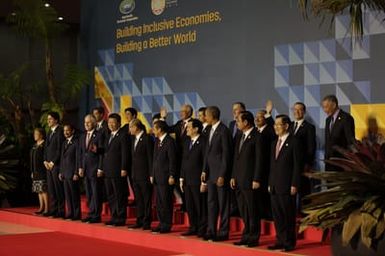 Barack Obama joins Asia Pacific Economic Cooperation Summit leaders for a photo in Manila, Philippines, November 19, 2015