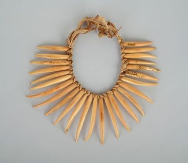 Wasekaseka (sperm whale tooth necklace)