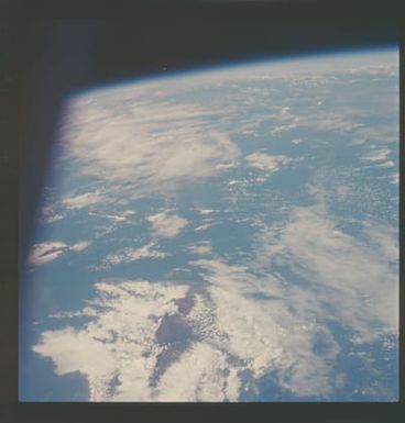 AS07-07-1747 - Apollo 7 - Apollo 7 Mission, Island of Hawaii