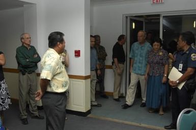 [Assignment: 48-DPA-SOI_K_Majuro_6-11-12-07] Pacific Islands Tour: Visit of Secretary Dirk Kempthorne [and aides] to Majuro Atoll, of the Republic of Marshall Islands [48-DPA-SOI_K_Majuro_6-11-12-07__DI14453.JPG]