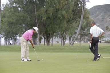 Barack Obama plays golf with Prime Minister Najib Razak, Joe Paulsen, and Mike Brush in Kaneohe Bay, Hawaii, December 24, 2014