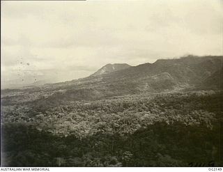 CENTRAL BOUGAINVILLE ISLAND, SOLOMON ISLANDS. C. 1945-01-01. AERIAL PHOTOGRAPH OF PEARL RIDGE, SHOWING THE TORTUOUS TRACK TAKEN BY AUSTRALIAN MILITARY FORCES. IT IS 3500 FEET HIGH AND IS COVERED BY ..