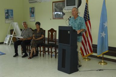 [Assignment: 48-DPA-SOI_K_Pohnpei_6-10-11-07] Pacific Islands Tour: Visit of Secretary Dirk Kempthorne [and aides] to Pohnpei Island, of the Federated States of Micronesia [48-DPA-SOI_K_Pohnpei_6-10-11-07__DI14196.JPG]