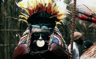 ["porträtt, ansiktsmålning, huvudbonad, fotografi, photograph"]