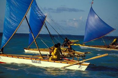 Canoes racing