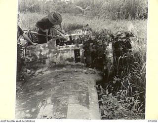 MADANG, NEW GUINEA. 1944-04-26. AUSTRALIAN TROOPS EXAMINE THE REMAINS OF A JAPANESE NAKAJIMA KI-43 OSCAR AIRCRAFT. THE AIRCRAFT IS ONE OF MANY JAPANESE FIGHTERS WHICH LITTER THE NEWLY CAPTURED ..