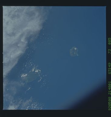 S49-73-085 - STS-049 - Earth observations taken during the STS-49 mission