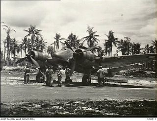 LOS NEGROS ISLAND, ADMIRALTY ISLANDS. 1944-03-28. AMERICANS BESIDE THE BEAUFIGHTER AIRCRAFT FROM NO. 30 SQUADRON RAAF AT MOMOTE AIRSTRIP. THE AIRCRAFT HAD ACTED AS ESCORT TO AIRCRAFT OF NO. 79 ..