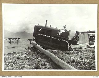 MILNE BAY, NEW GUINEA, 1943-07-12. THE CONSTRUCTION OF A LARGE JETTY AT GILI-GILI WAS COMMENCED ON THE 1943-06-08. THE 4TH AUSTRALIAN FIELD COMPANY, ROYAL AUSTRALIAN ENGINEERS, AIF., UNDERTOOK THE ..