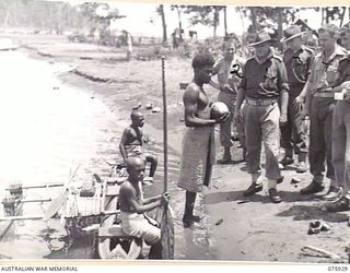 HANSA BAY, NEW GUINEA. 1944-09-07. PERSONNEL OF HEADQUARTERS, B COMPANY, 25TH INFANTRY BATTALION TRADING BULLY BEEF AND BISCUITS FOR FRESH FRUIT WITH NATIVES IN THE BOROI RIVER AREA. IDENTIFIED ..