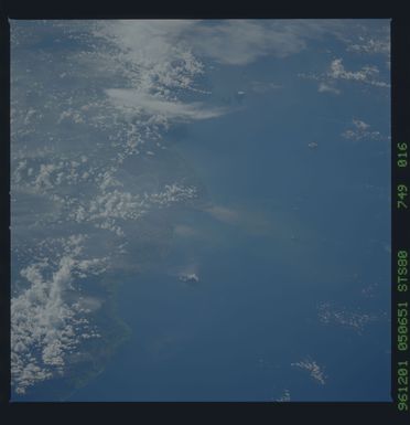 STS080-749-016 - STS-080 - Earth observations taken from Space Shuttle Columbia during STS-80 mission