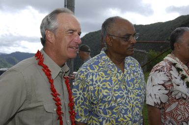 [Assignment: 48-DPA-SOI_K_Amer_Sam] Pacific Islands Tour: Visit of Secretary Dirk Kemmpthorne [and aides] to American Samoa, U.S. Territory [48-DPA-SOI_K_Amer_Sam__DI15255.JPG]