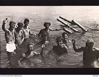 SALAMAUA AREA, NEW GUINEA. 1943-09-20. TROOPS OF THE 162ND INFANTRY REGIMENT, 41ST UNITED STATES DIVISION CLEANING UP IN THE RIVER. THIS UNIT HAS BEEN FIGHTING IN THE TAMBU AREA AND WERE IN AT THE ..