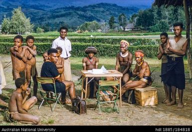 Mt Hagen - Dant, Wombugono, Muromp, Guman - working with Stephen