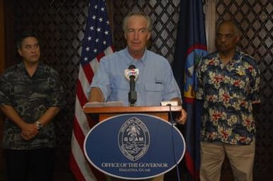 [Assignment: 48-DPA-SOI_K_Guam_6-6-7-07] Pacific Islands Tour: Visit of Secretary Dirk Kempthorne [and aides] to Guam, U.S. Territory [48-DPA-SOI_K_Guam_6-6-7-07__DI12297.JPG]