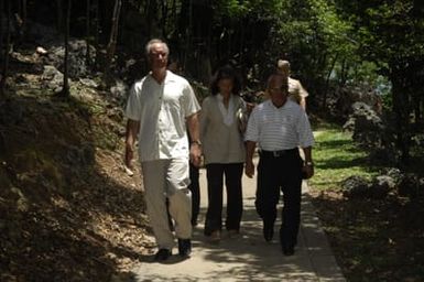 [Assignment: 48-DPA-SOI_K_Saipan_6-5-07] Pacific Islands Tour: Visit of Secretary Dirk Kempthorne [and aides] to Saipan Island, of the Commonwealth of the Northern Mariana Islands [48-DPA-SOI_K_Saipan_6-5-07__DI10676.JPG]