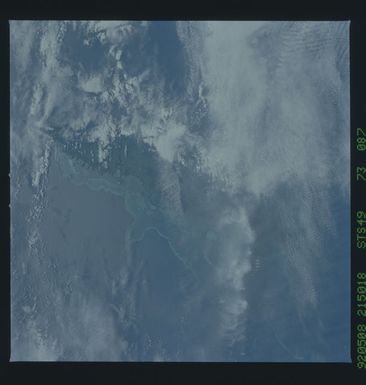 S49-73-087 - STS-049 - Earth observations taken during the STS-49 mission