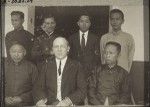Miss. Geisslinger m. Pfr. Yap & den 5 Lehrern der Untermittelschule i. Lilong, Frühjahr 1926