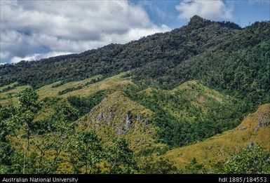 Okapa road - 14 1/2 miles to Orona, rock formation