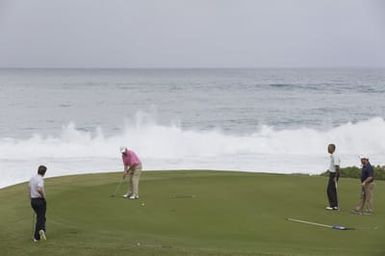 Barack Obama plays golf with Prime Minister Najib Razak, Joe Paulsen, and Mike Brush in Kaneohe Bay, Hawaii, December 24, 2014