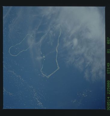 S49-81-087 - STS-049 - Earth observations taken during the STS-49 mission