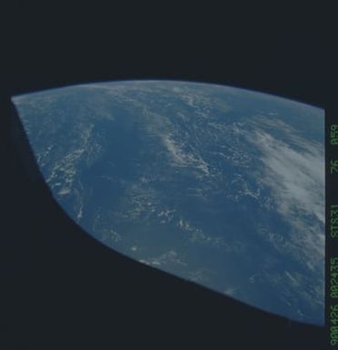 S31-76-059 - STS-031 - STS-31 earth observations