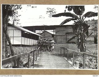 SOGERI, NEW GUINEA. 1943-11-20. A CLASS AT THE SCHOOL OF SIGNALS, NEW GUINEA FORCE ENJOY A SMOKE BETWEEN PERIODS