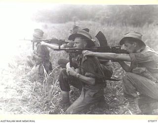 LAE, NEW GUINEA. 1944-09-13. PERSONNEL OF HEADQUARTERS, 19TH INFANTRY BATTALION TESTING THE NEW LIGHTENED BREN GUN ON THE UNIT RIFLE RANGE. THE GUN HAS BEEN SHORTENED AND LIGHTENED BY SOME 3 1/2 ..