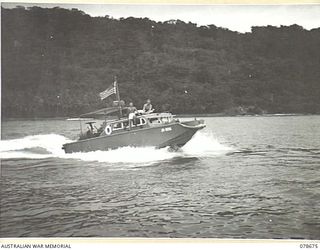 SAMPUN, NEW BRITAIN. 1945-01-27. A FAST "J" BOAT OF THE 594TH ENGINEER BOAT AND SHORE REGIMENT, "B" COMPANY, UNITED STATES ARMY CARRYING THE OFFICER- IN- CHARGE OF THE LCM (LANDING CRAFT ..