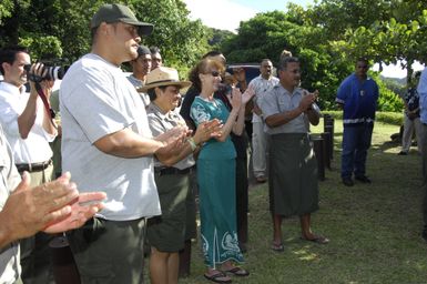 [Assignment: 48-DPA-SOI_K_Amer_Sam] Pacific Islands Tour: Visit of Secretary Dirk Kemmpthorne [and aides] to American Samoa, U.S. Territory [48-DPA-SOI_K_Amer_Sam__DI15305.JPG]