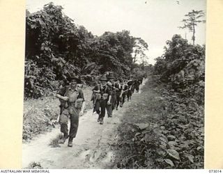 MADANG AREA, NEW GUINEA. 1944-04-26. TROOPS OF D COMPANY, 35TH INFANTRY BATTALION, MOVING ALONG THE MADANG - ALEXISHAFEN ROAD. IDENTIFIED PERSONNEL ARE:- NX125301 CAPTAIN F.C.S. FARMER (1); ..